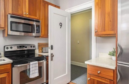 Savannah Victorian District Apartment | Spacious Downtown Savannah Historic Modern Apartment On Forsyth Park