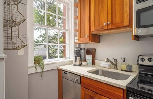 Savannah Victorian District Apartment | Spacious Downtown Savannah Historic Modern Apartment On Forsyth Park