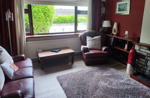 Bundoran House | Spacious elegance on Wild Atlantic Way, 5min walk from town centre and beach.