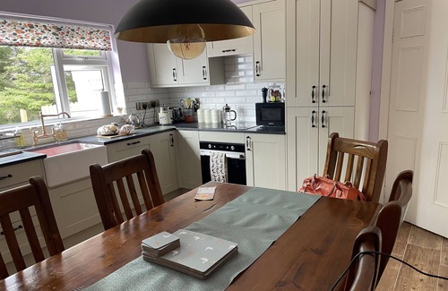 Bundoran House | Spacious elegance on Wild Atlantic Way, 5min walk from town centre and beach.