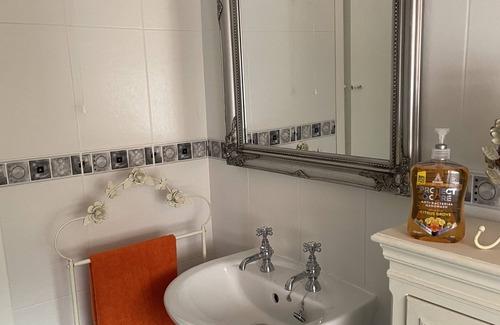 Bundoran House | Spacious elegance on Wild Atlantic Way, 5min walk from town centre and beach.