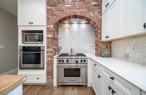 Fulton House | Spacious estate with 8 bedrooms + Pool -Near CoMO