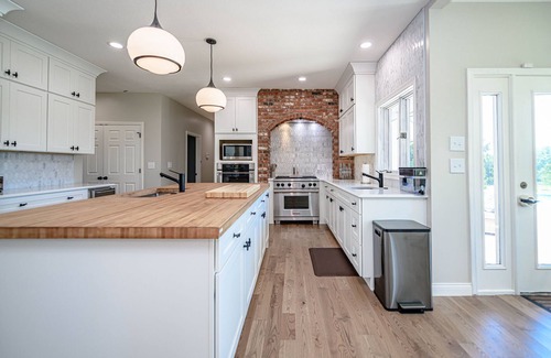 Fulton House | Spacious estate with 8 bedrooms + Pool -Near CoMO