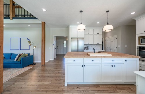 Fulton House | Spacious estate with 8 bedrooms + Pool -Near CoMO