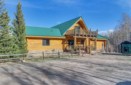 Fairplay Cottage | Spacious Fairplay Log Home w/Patio & Fire Pit!