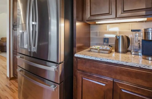 Mountain Shadows House | Spacious Family Retreat near USAFA & main attractions*HotTub*Gaming*Slps 14*WiFi