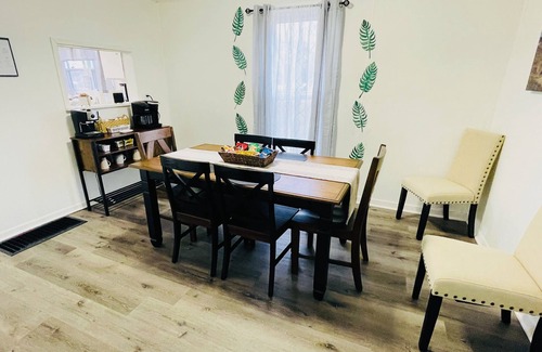 Creston House | Spacious Family Abode in the historic Creston