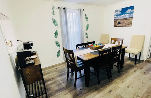 Creston House | Spacious Family Abode in the historic Creston