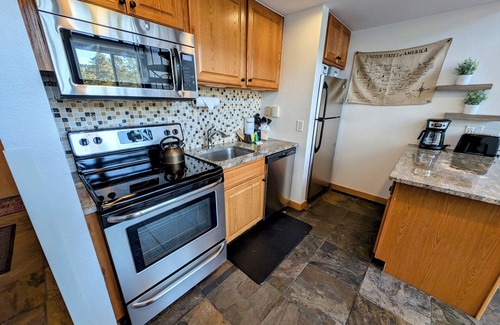 Lakeside Village Condo | Spacious Family Condo with Pool and Hot Tub Onsite