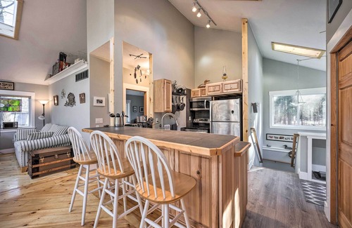 Montague Cabin | Spacious Family Escape: Walk to Lake Michigan!