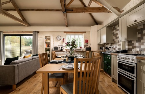 Sculthorpe Cottage | Spacious family friendly barn with luxury indoor pool & tennis courts close to the north Norfolk coa