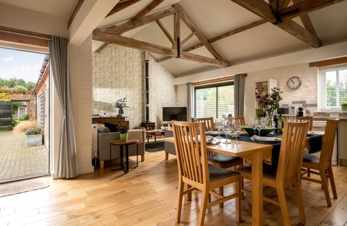 Sculthorpe Cottage | Spacious family friendly barn with luxury indoor pool & tennis courts close to the north Norfolk coa