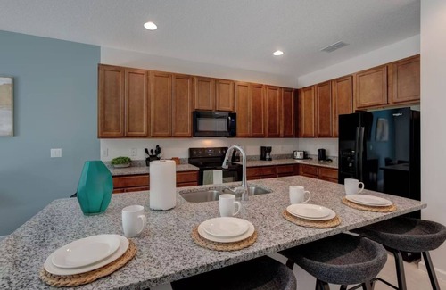 Bellavida House | Spacious & Family-Friendly 6BR Villa Near Disney Private Pool & Game Room!