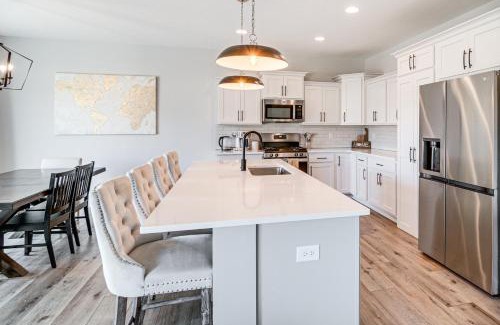 Ankeny House | Spacious Family Home about 13 Mi to Des Moines