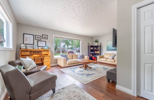 Moose Jaw House | Spacious family home with lots of room and a great entertainment space!