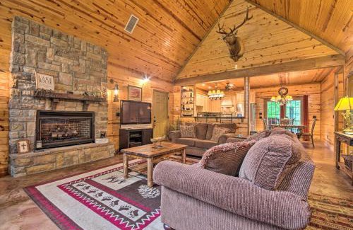Mountain Home House | Spacious Family Home with Fire Pit by Norfork Lake!