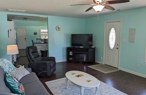 New Bern House | Spacious Family Home with Outdoor Space. One mile to downtown
