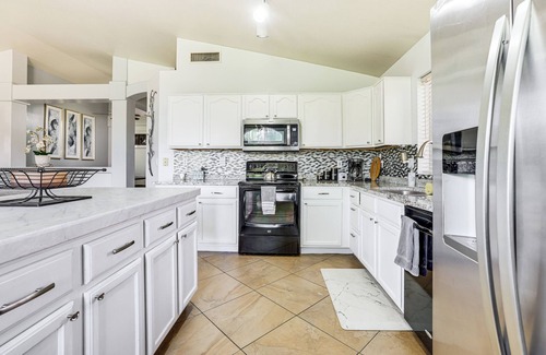 Tempe House | Spacious Family Home w/Yard Near Arizona Mills!