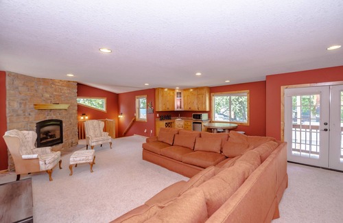 Forest Lake House | Spacious Family Lakefront Retreat