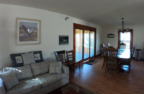 Browns Lake House | Spacious Family Lake House in Quiet Neighborhood