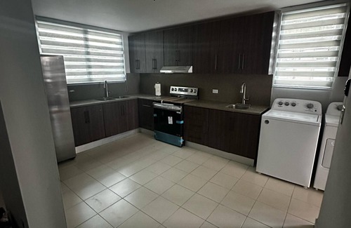 Levittown House | Spacious Family Friendly 4BR Home Near Beach