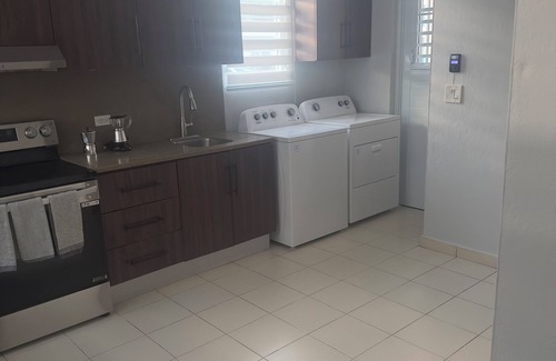 Levittown House | Spacious Family Friendly 4BR Home Near Beach