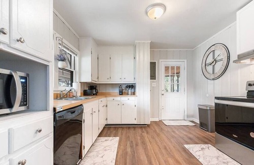 Saint Elmo House | Spacious Farmhouse Ranch Near Mobile!