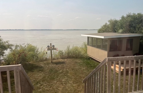 Gimli House | Spacious four-season waterfront , 3-bedroom. Relax, ice fishing, snowmobiling
