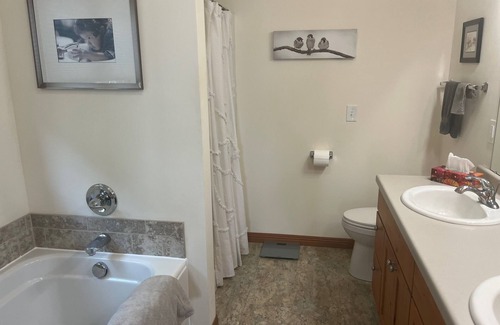 Gimli House | Spacious four-season waterfront , 3-bedroom. Relax, ice fishing, snowmobiling