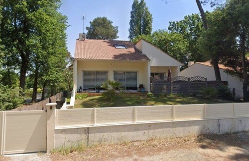 Saint-Brevin-les-Pins Cottage | Spacious house 800m from beach, garden, pets welcome, parking, WiFi