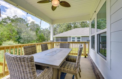 Freeport House | Spacious Freeport Home with Deck and 2 Living Areas!