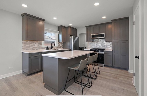 Elk Grove Village House | Spacious Freshly Renovated 4Br/2Ba house with AC and WiFi Near O'Hare Airport