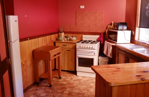 Deepdene Ski Chalet | Spacious fully self contained two bedroom chalet, nestled in the bush.