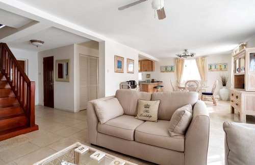 Speightstown House | Spacious, gated, quiet, open-plan with garden, pool, 2 ensuite bedrooms