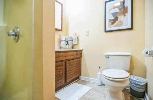 Gatlinburg - Pigeon Forge House | Spacious Gatlinburg Cabin Home Hot Tub King Beds Game Room