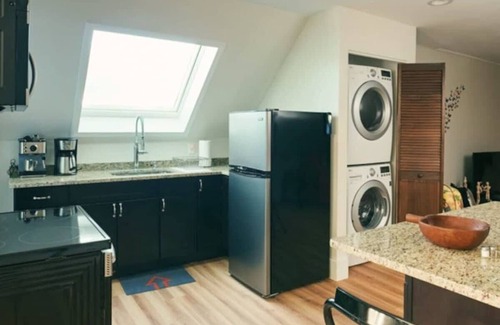 Beverly Condo | *Spacious Ghostly 2BR Home| Salem+Beverly| Parking