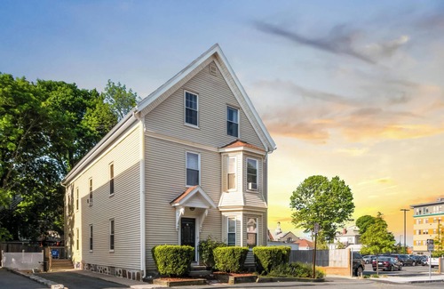 Beverly Condo | *Spacious Ghostly 2BR Home| Salem+Beverly| Parking