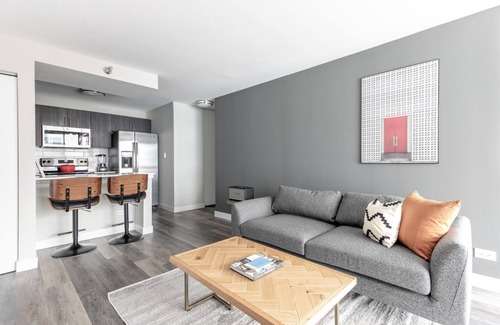 Rush and Division Apartment | Spacious Gold Coast 1BR, w/W/D, Gym nr Magnificent Mile by Blueground