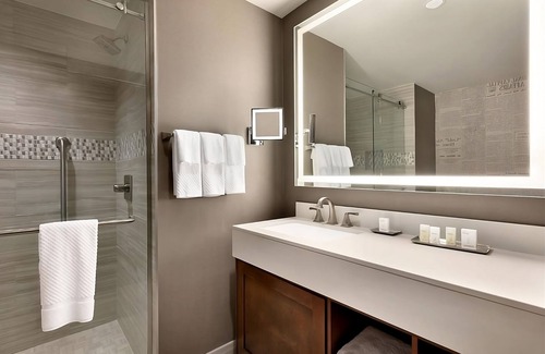 Berkeley Heights Hotel | Spacious Good-Value Accommodation! 2 Family-friendly Units, Onsite Pool