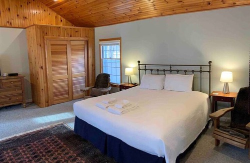 Falmouth House | Spacious Guest House in Falmouth Village