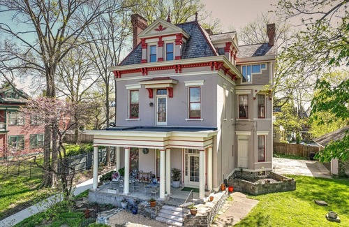 East Walnut HIlls Apartment | Spacious Haven 7min to Downtown