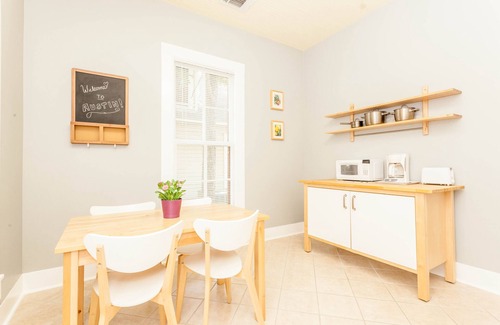 Hyde Park House | Spacious Historic Hyde Park Bungalow w/Office in Central Austin by UT/Downtown