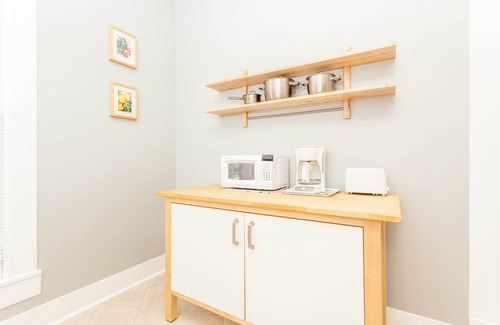 Hyde Park House | Spacious Historic Hyde Park Bungalow w/Office in Central Austin by UT/Downtown