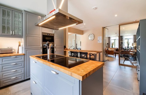 Bourseigne-Vieille House | Spacious holiday home in Bourseigne-Neuve with barbeque