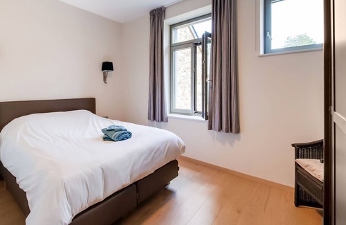 Bourseigne-Vieille House | Spacious holiday home in Bourseigne-Neuve with barbeque