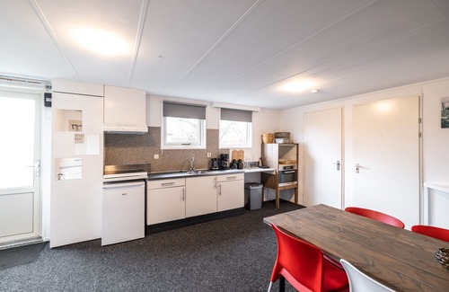 Linde House | Spacious holiday bungalow "Roy" in wooded and quiet area (12 p)