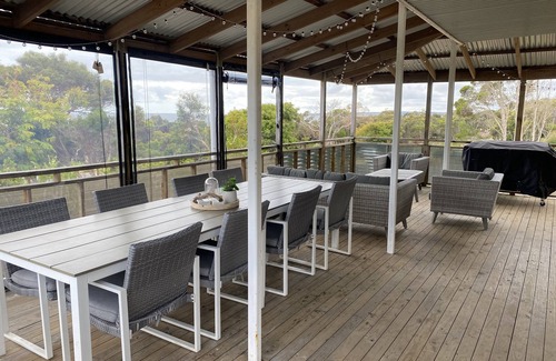 Greens Beach House | Spacious holiday house in tranquil Greens Beach