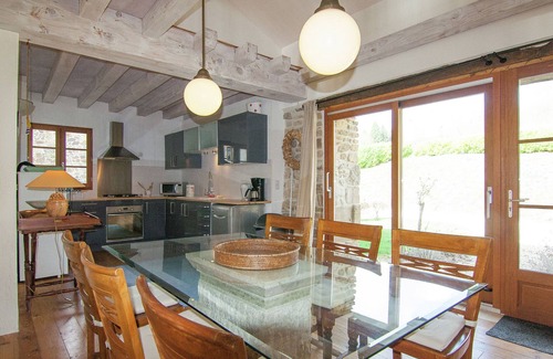 Roussines Cottage | Spacious holiday home with heated pool.
