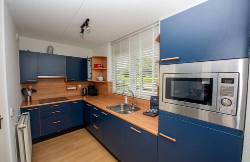 Terherne House | spacious holiday home with private jetty