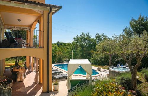 Rakalj House | Spacious holiday house - pool/jacuzzi/sauna/playground/8+2